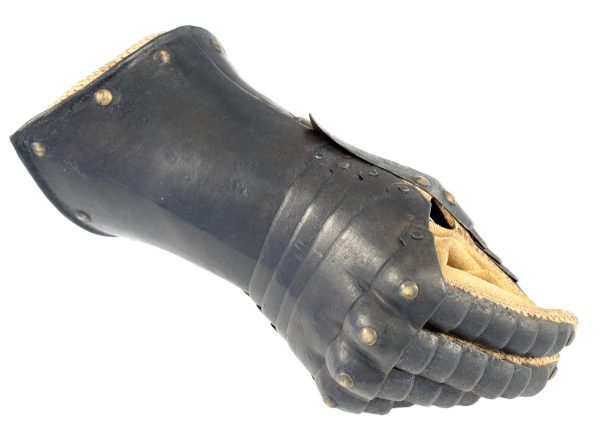 A Scarce Gauntlet - Image 3