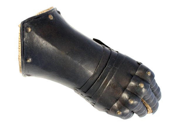 A Scarce Gauntlet - Image 4