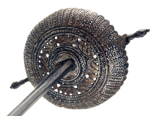 A Dish Hilted Rapier, 17th Century. - Image 2